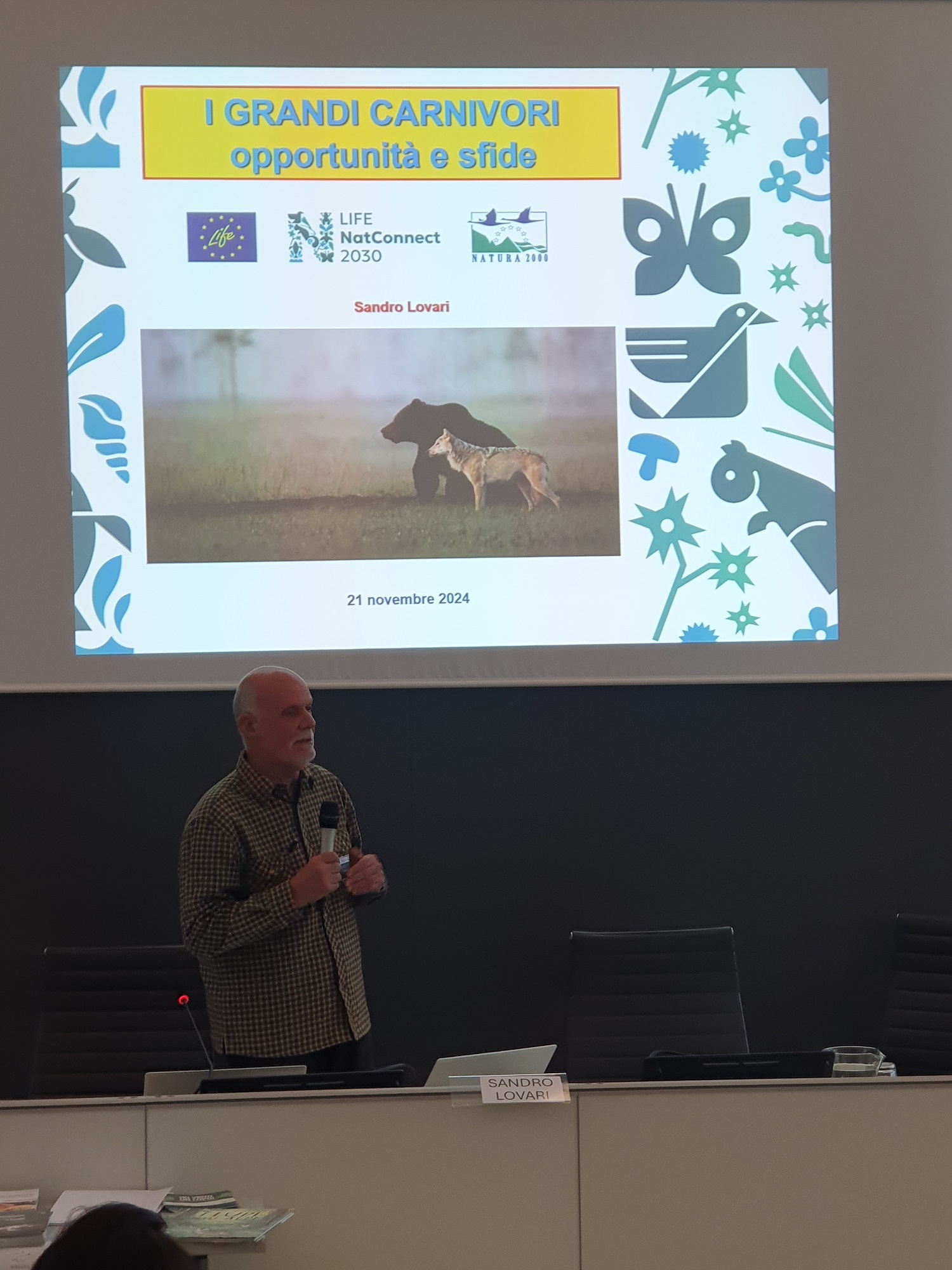 L’immagine riporta un momento del workshop sui grandi carnivori